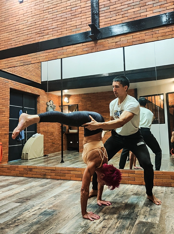 Progression en cours de pole dance près d’Angers